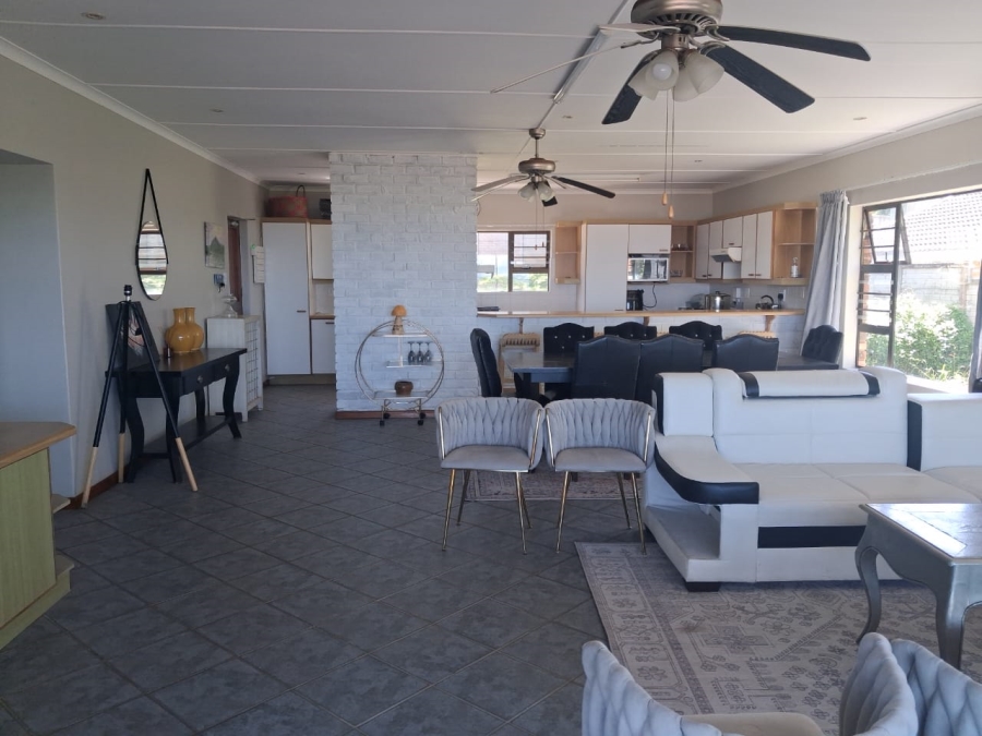 To Let 3 Bedroom Property for Rent in Winterstrand Eastern Cape